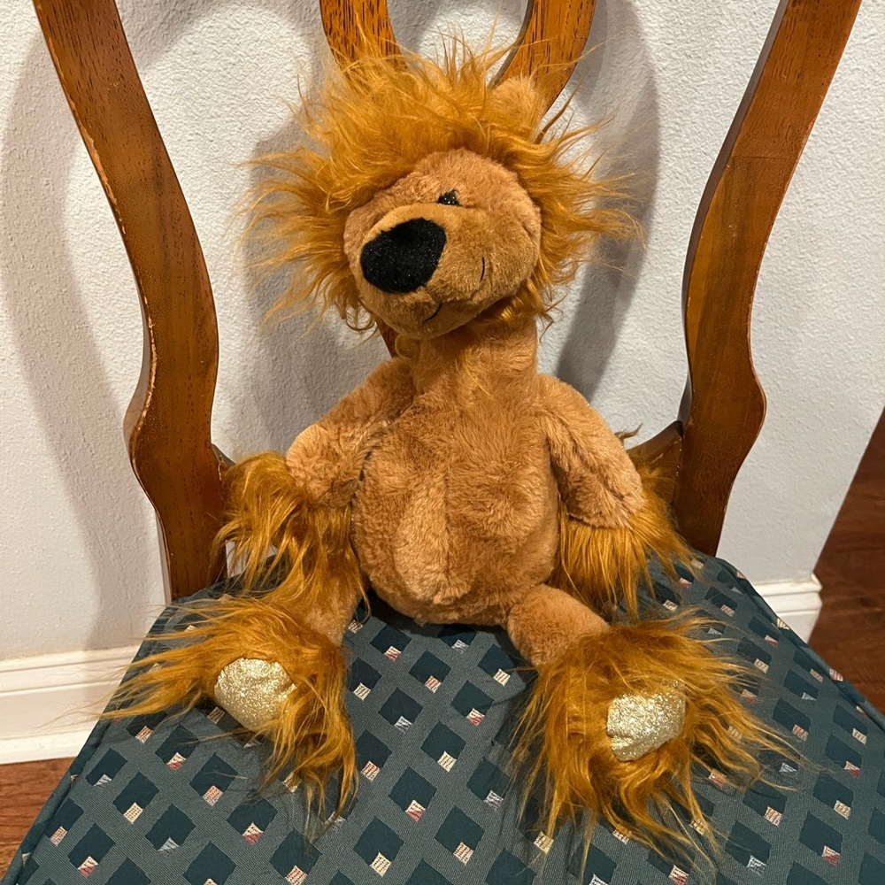 Vintage furry DanDee lanky lion with sparkle golden accents! GUC!